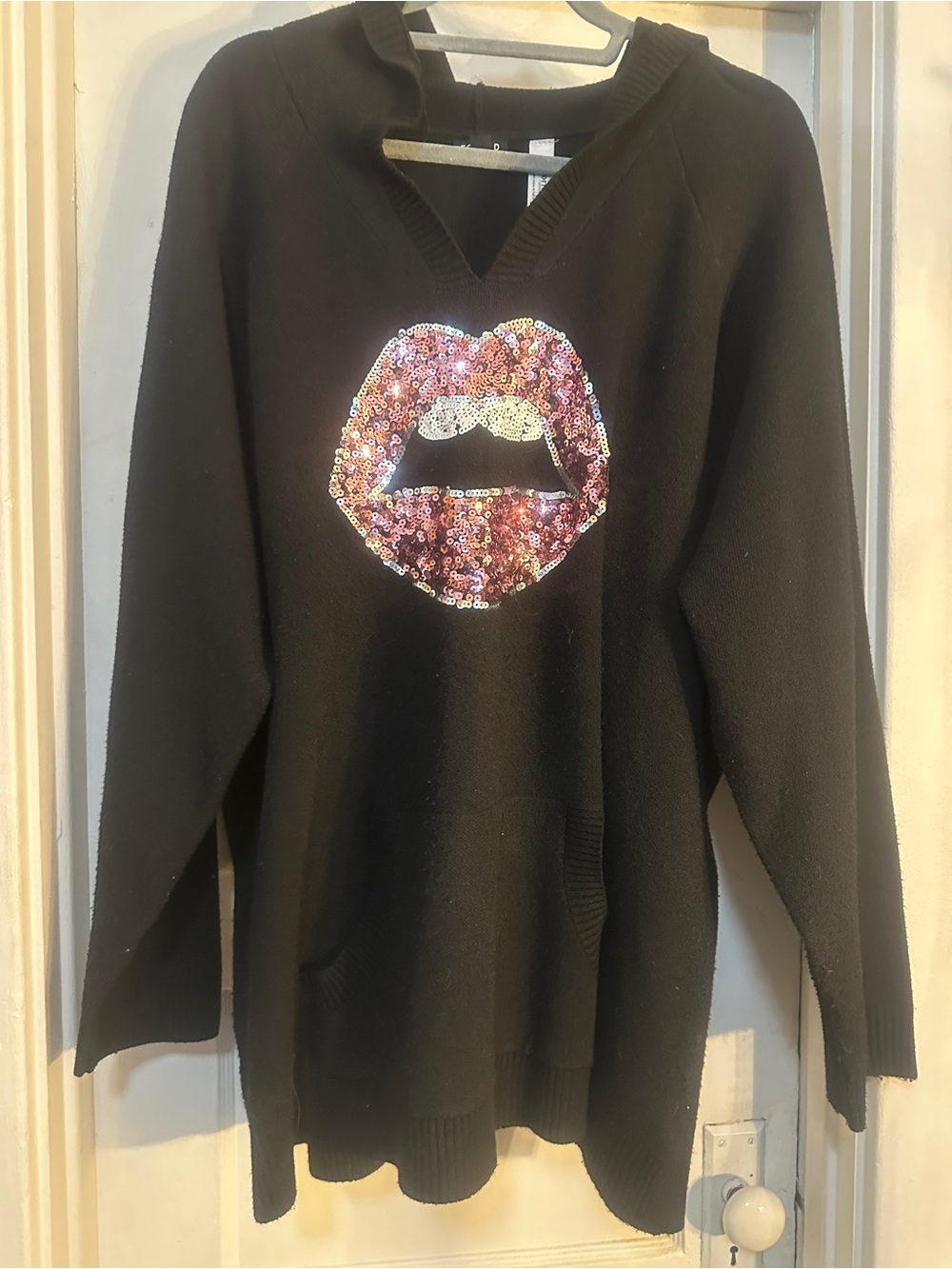 Torrid Black V-Neck Sequin Lip Pullover Sweater Size 3